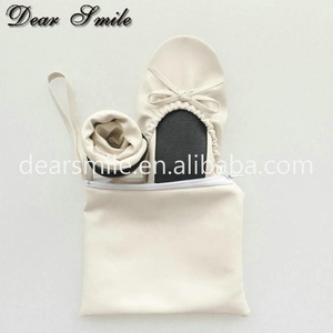 Zapatos Planos Plegables Blancos para Mujer con Bolsa y Logotipo Personalizado, Regalo para Eventos Empresariales, Económicos - Product Image 3