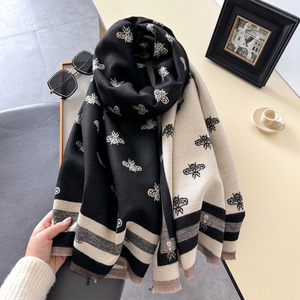 Bufanda con Diseño Personalizado OEM con Patrón de Abejita para Mujer, Pashmina Cálida, Chales Extra Grandes, Estolas Largas, Bufanda Gruesa de Cachemira para Invierno - Product Image 2
