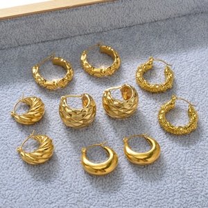 Boucles d'oreilles créoles géométriques tendance en acier inoxydable, unisexes, plaquées or 18 carats, boucles d'oreilles statement - Product Image 3