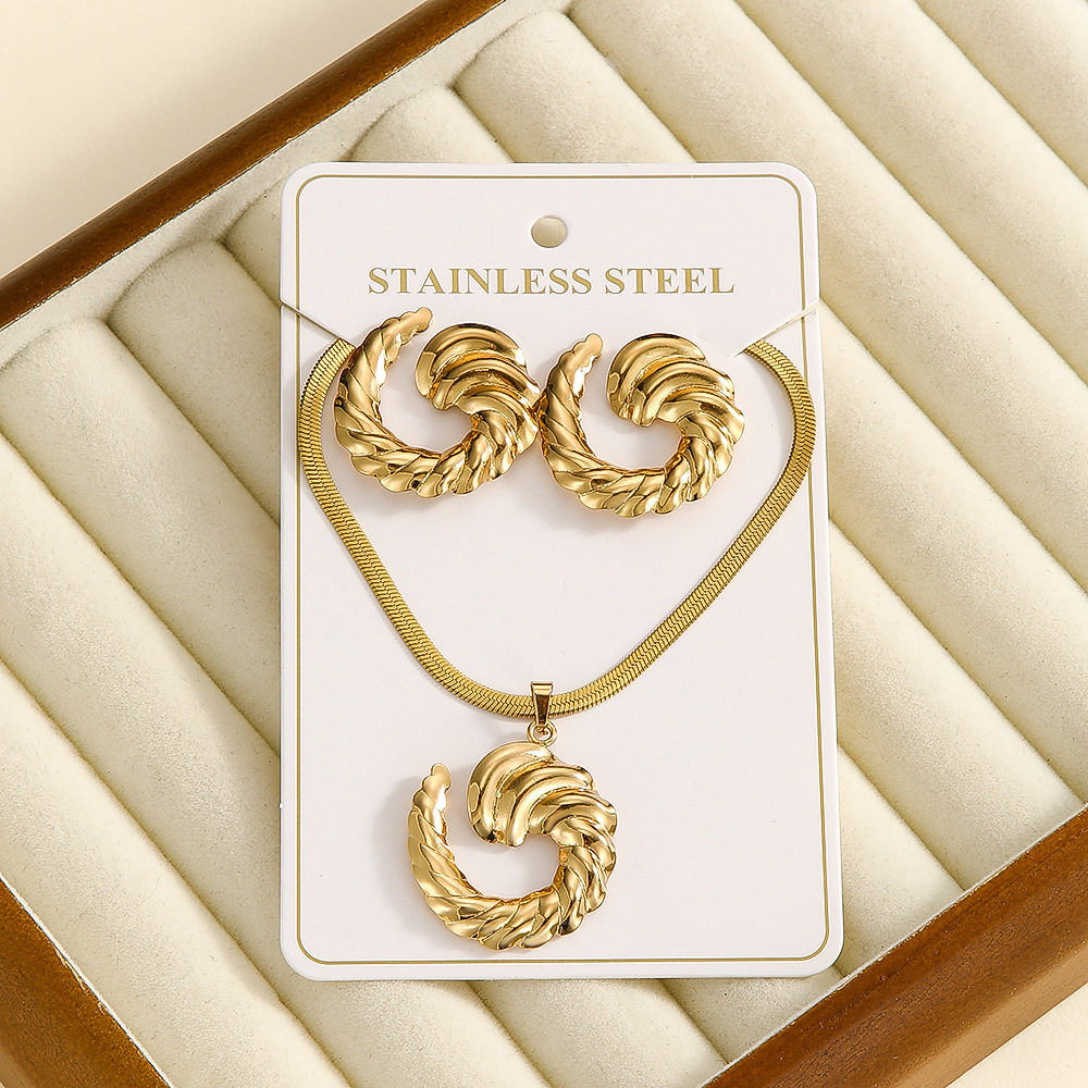 leaf earring and necklace set