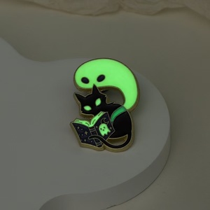 Pin Luminoso de Aleación de Zinc con Acabado en Níquel Negro para Halloween, Diseño de Esqueleto, Regalo Creativo - Product Image 4