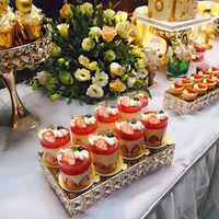 Metall Gold Acryl Verzierte Hochzeitstisch-Mittelstücke Hoher Kuchenständer Runde Kuchen- und Blumenhalter Dekoration