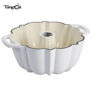 Molde para hornear de hierro fundido esmaltado con diseño moderno, antiadherente, para pasteles Bundt, Pound Cake, Monkey Bread y pasteles tubulares con motivos florales vintage, para uso doméstico. - Product Image 4