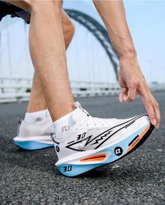 Chaussures de course légères de printemps, d'été et d'automne, baskets de designer en mesh, marathon, course de <span class=keywords><strong>sprint</strong></span> longue, chaussures de course pour hommes et femmes, plaque en carbone - Product Image 4