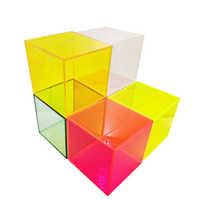 Vente en gros de cubes en acrylique coloré présentoir carré à 5 faces plateau en plexiglas support de magasin de détail boîte de présentation en lucite