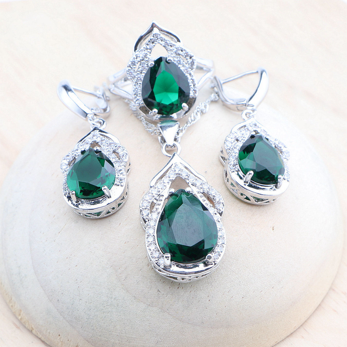 สีเขียว