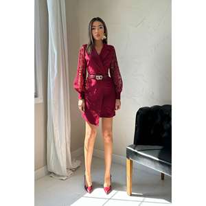 Robe de soirée en satin bordeaux, col en V, manches en dentelle transparente, coupe asymétrique, taille naturelle - Product Image 4