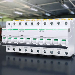 Disjoncteurs miniatures industriels neufs EasyPact IC65H 4P C32A 10kA, capacité de coupure, montage sur rail DIN - Product Image 4