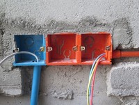 Boîte murale 86x86mm, prise universelle blanche, interrupteur, cassette arrière