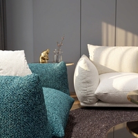Ensemble de meubles de salon d'hôtel de luxe, canapé en tissu blanc moderne et fauteuil bleu sarcelle pour la décoration de la zone de réception de la suite