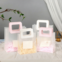 Sacs cadeaux givrés en PP en stock, sacs cadeaux transparents mats style fourre-tout pour emballage de Noël, mariage, anniversaire, logo personnalisé