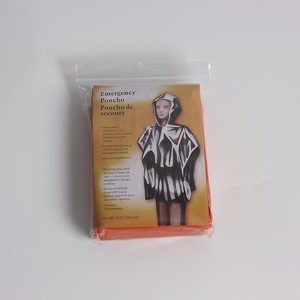 Poncho d'urgence orange 50x80 cm imperméable, réfléchissant et léger, équipement de survie - Product Image 1