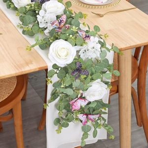 Guirnalda de flores artificiales con rosas blancas, hojas de eucalipto y mariposas para decoración de bodas, mesas y paredes. - Product Image 3