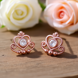 Orecchini a perno a forma di cuore in oro rosa con strass di cristallo incastonati a castone, gioielli romantici da donna per l'uso quotidiano - Product Image 2