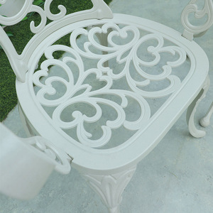 Juego de mesa redonda y 2 sillas de aluminio fundido de 3 piezas para jardín de hotel al aire libre moderno directo de fábrica - Product Image 4