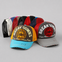 Fabrication de casquettes snapback promotionnelles pour le sport, casquettes de pêche personnalisées avec broderie, casquettes trucker en mesh usé, sur mesure.