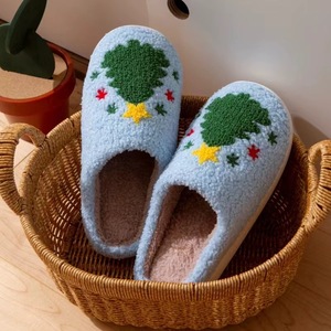 Chaussons d'intérieur chauds d'hiver pour adultes, Père Noël, semelle épaisse antidérapante, chaussons en fourrure de Noël pour femmes, chaussons en coton confortables - Product Image 5