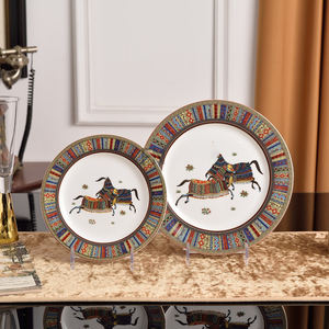 Venta caliente 4PCs Nordic Luxury War Horse Comedor Juegos Platos de porcelana Platos con caja de regalo - Product Image 2
