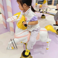 Figura de caballo carrusel personalizada, estudio de fotografía, parque temático de cuento de hadas, accesorio de animales de fibra de vidrio, parque infantil, escultura de caballo