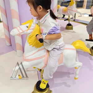 Figura de caballo carrusel personalizada, estudio de fotografía, parque temático de cuento de hadas, accesorio de animales de fibra de vidrio, parque infantil, escultura de caballo - Product Image 1