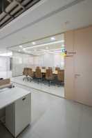 Cloison et porte en verre trempé sans cadre en aluminium moderne pour bureau et école, durable et écologique, certifiée CE