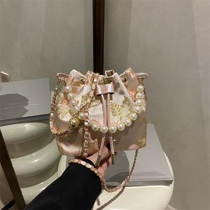 Nouveaux sacs seau pour femmes en PU de grande capacité, élégants avec des perles, sacs à bandoulière à cordon - Product Image 1