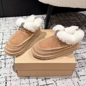 Botas de Nieve de Invierno de Lujo, Ligeras, de Alta Calidad, Diseño de Piel de Oveja, Botas Cortas con Estilo Robusto para Caminar - Product Image 4