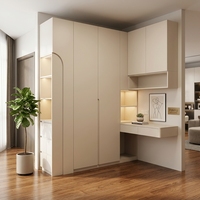 Armoire de chambre murale intégrale en composite avec bureau d'angle intégré, rangement supérieur et miroir, finition crème clair
