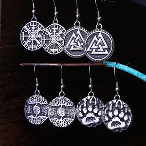 Vente en gros Norse Rune <span class=keywords><strong>Viking</strong></span> Odin Triangle Marteau de Thor Boucles <span class=keywords><strong>d</strong></span>'oreilles en acier inoxydable pour hommes - Product Image 1