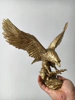 Statue Personnalisée Aigle du Désert Doré en Polyrésine, Figurine Populaire avec Ailes Déployées pour Décoration Intérieure