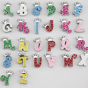 Ciondoli in Lega di Zinco con 26 Lettere A-Z, Corona di Cristallo da 8mm, Charm Colorati <span class=keywords><strong>per</strong></span> Gioielli Commemorativi - Product Image 2
