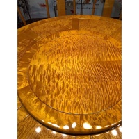 Table et chaises de salle à manger en bois massif de style chinois Phoebe à bordure dorée, options personnalisables, fonction de cuisinière à induction