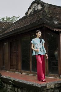 Nouvelle robe de cérémonie de style baby doll en brocart de phénix vietnamien de qualité supérieure, en bleu doux, design doux et délicat, KPP16 - Product Image 3