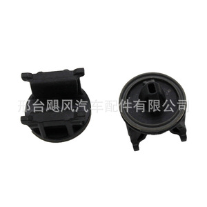 คลิปยึดแผงประตูรถยนต์ Hurricane Auto Parts รุ่น 510868246 สำหรับ Skoda Golf Jetta Volkswagen Touran - Product Image 1