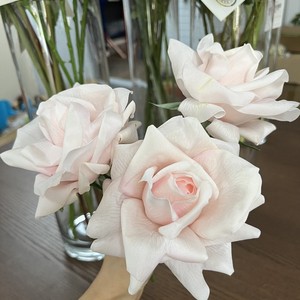 Flores Artificiales Más Vendidas, Rosas de Tacto Real, Ramas Cortas Hidratantes, Cabezas de Flores al por Mayor para Decoración de Bodas y Navidad - Product Image 6