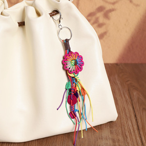 Breloque de sac bohème colorée en coquille de noix de coco avec pompon, porte-clés fait main, accessoire suspendu pour sac à dos ou voiture, style <span class=keywords><strong>hippie</strong></span> arc-en-ciel tressé pour fille, idéal pour les vacances - Product Image 2