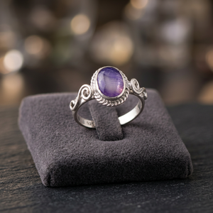Anillo de Boda Unisex Clásico de Moda, Hecho a Mano en Plata de Ley 925 con Baño de Platino y Gema de Ágata Morada con Banda Ovalada - Product Image 3