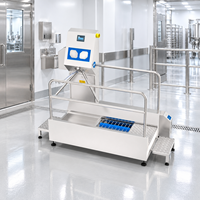 Machine de lavage industrielle pour bottes avec système d'entrée hygiénique et technologie de nettoyage de semelles pour l'industrie agroalimentaire