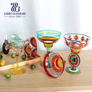 50 pièces, MOQ faible, meilleur <span class=keywords><strong>prix</strong></span>, meilleures ventes, fleurs, verres à vin peints à la main, 210 ml-370 ml, designs personnalisés, verres à vin, verres à <span class=keywords><strong>martini</strong></span> - Product Image 1