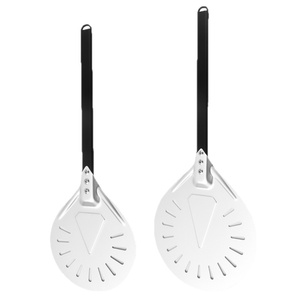 Spatule à pizza ronde perforée en aluminium anodisé avec manche en bois pour utilisation au four, transfert de pizzas et gâteaux et cuisson - Product Image 5