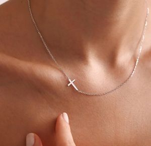 Joyería religiosa de acero inoxidable para mujer, collar de Cruz lateral de <span class=keywords><strong>oro</strong></span> pequeño, bautismo, <span class=keywords><strong>bautizo</strong></span>, confirmación, regalo, forma de letra - Product Image 5