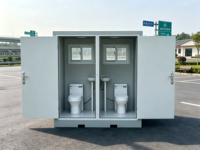 Toilettes portables élégantes à double cabine en panneaux sandwich, toilettes publiques préfabriquées pour l'extérieur, toilettes à siège durables, écologiques et faciles à installer