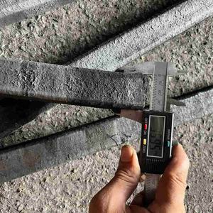 Charbon de bois carré premium écologique 10 kg en carton A pour restaurant, plats à emporter et barbecue - Product Image 1