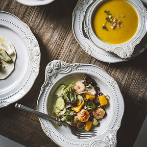 Assiettes en grès céramique au design européen gaufré pour vaisselle Ensemble complet d'assiettes rétro à glaçure mate baroque Vaisselle - Product Image 2