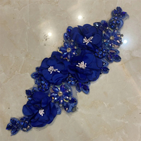 Vente bon marché de paires de fleurs 3D faites à la main, appliques à coudre, broderie, strass, patch de fleurs pour robe de soirée