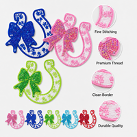 En stock – Écusson fer à cheval de 3,9 pouces, coloré, avec nœud papillon et sequins, étiquette brodée de fleurs de luxe pour vestes en jean – Vente en gros