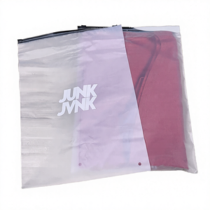 Sac d'emballage biodégradable en polyéthylène givré avec fermeture éclair, impression personnalisée du logo de la marque, pour vêtements - Product Image 4
