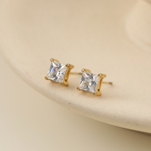 ต่างหูสตั๊ดรูปทรงเรขาคณิตสี่เหลี่ยมสไตล์มินิมอลทำจากสแตนเลสสำหรับผู้หญิง แฟชั่นสำหรับใส่ทุกวัน มีจำหน่ายแบบขายส่ง - Product Image 5