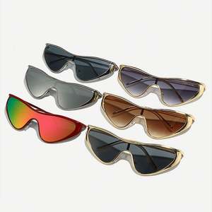 Lunettes de soleil œil-de-chat surdimensionnées en métal UV400 pour femme, monture large punk en alliage, avec logo personnalisé, collection luxe 2026 - Product Image 6