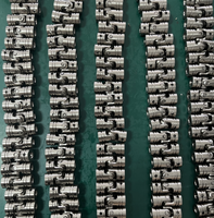 Accessoire à joint universel simple ou double douille à main pivotante à cardan avec joints universels de type roulement à aiguilles